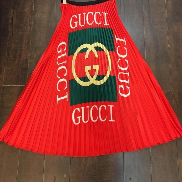 Clothes - Picture 3 of 3